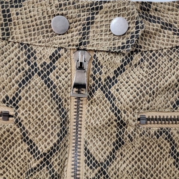 She + Sky Snakeskin Print Mini Skirt Size Medium - Picture 4 of 12